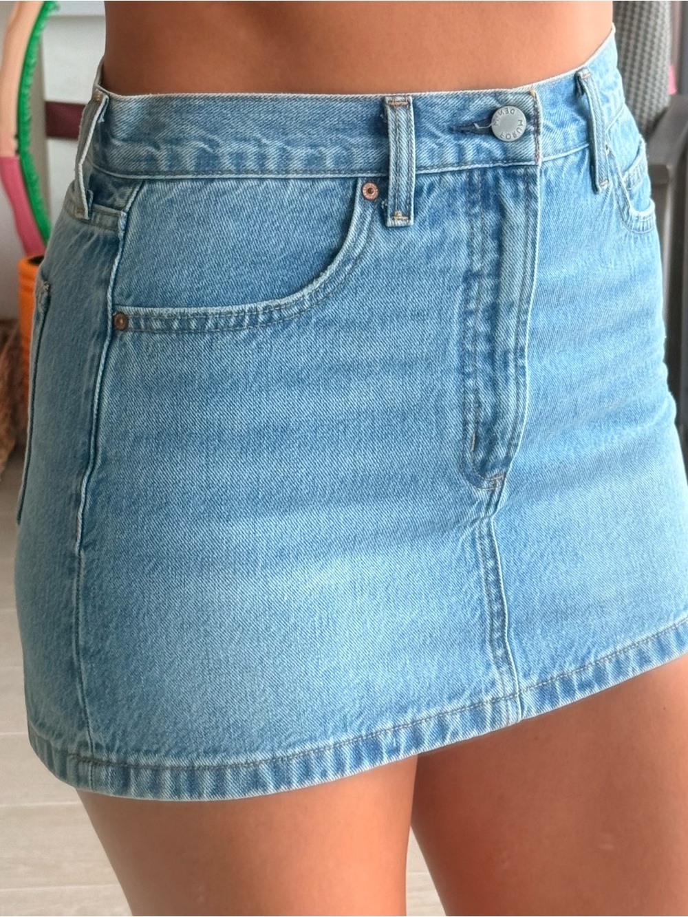 Aritzia Denim Forum ’90s Ricci Mini Skirt – Size 27